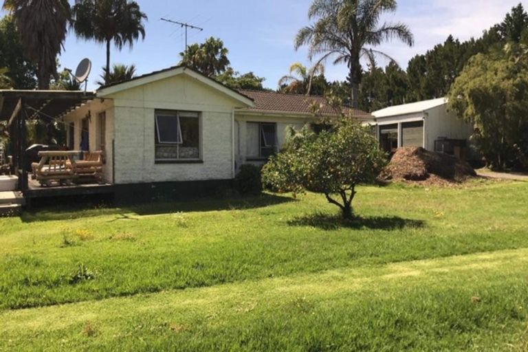 Photo of property in 48 Pukeoware Road, Waiuku, 2681