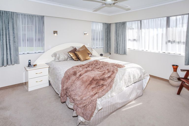 Photo of property in 6 Tremen Place, Pukekohe, 2120