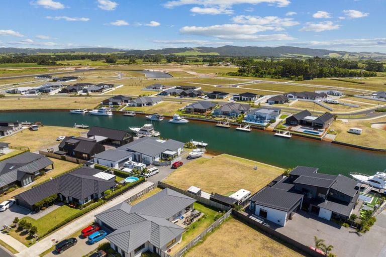 Photo of property in 28 Waitemata Drive, One Tree Point, 0118