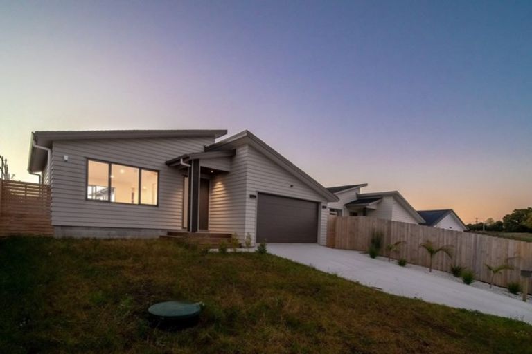 Photo of property in 11 Huahua Crescent, Papakura, 2110