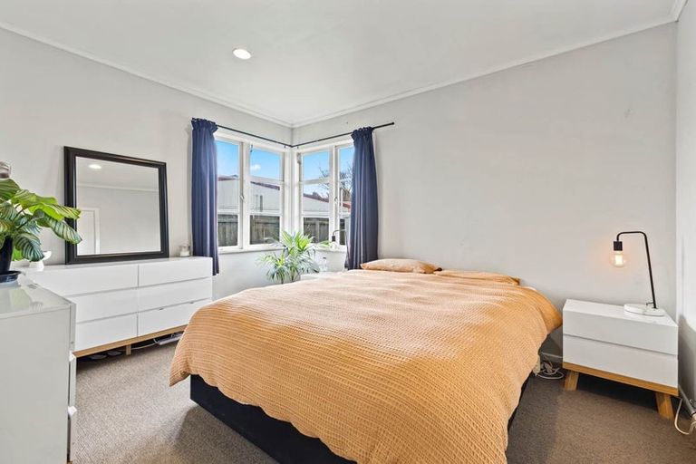 Photo of property in 111a Clevedon Road, Papakura, 2110