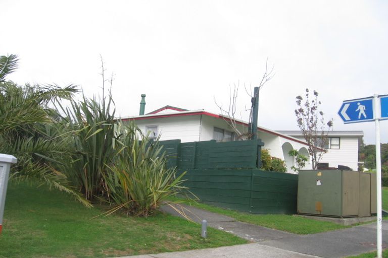 Photo of property in 104 Omapere Street, Whitby, Porirua, 5024