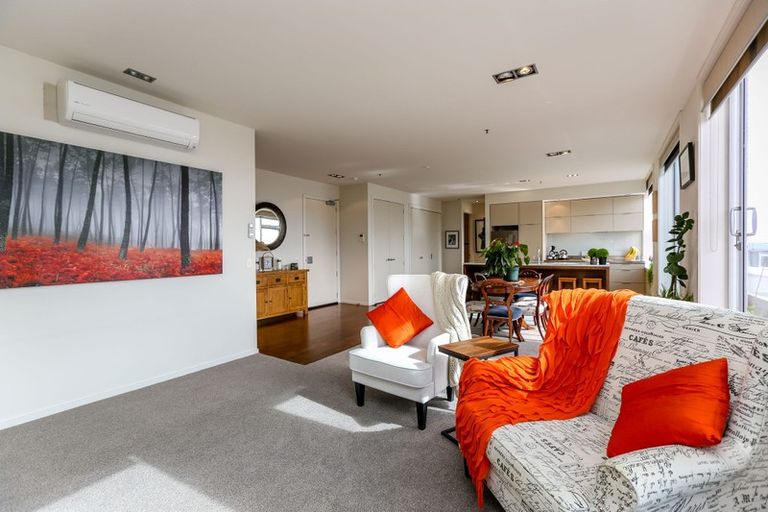 Photo of property in 22 Liardet Apartments, 402/22 Liardet Street, New Plymouth, 4310