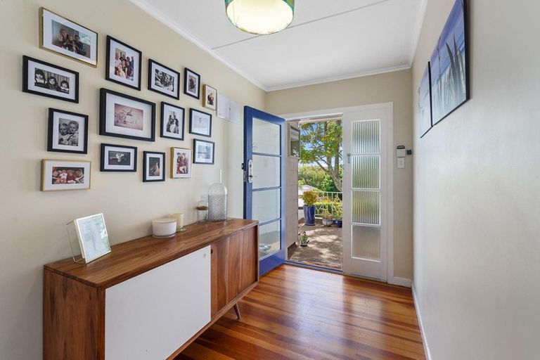 Photo of property in 64 Newington Road, Henderson, Auckland, 0612