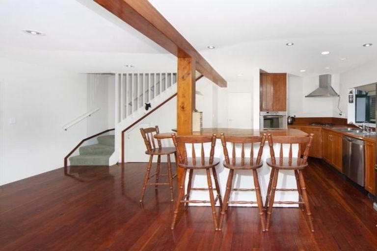 Photo of property in 662 Beach Road, Browns Bay, Auckland, 0630