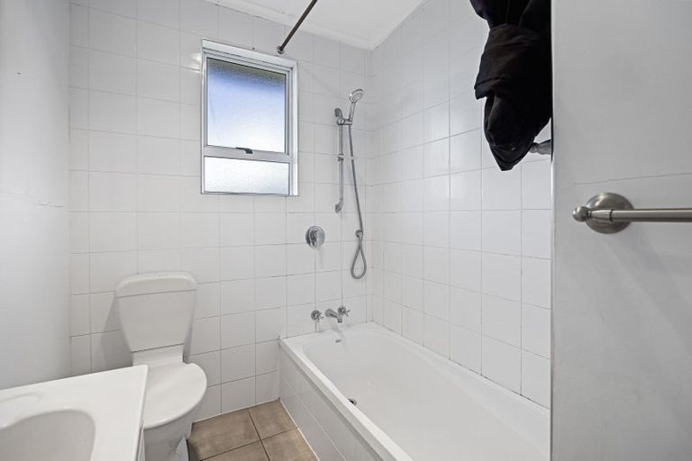 Photo of property in 5e Pembroke Street, Westown, New Plymouth, 4310