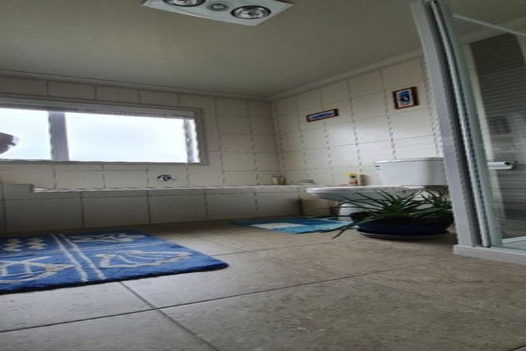 Photo of property in 10 Nirmal Place, Sunnyvale, Auckland, 0612