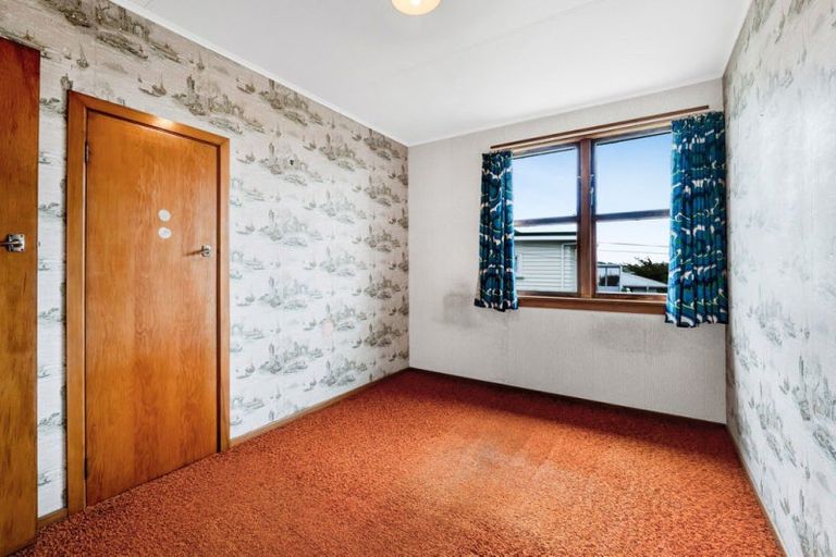 Photo of property in 79 Omata Road, Marfell, New Plymouth, 4310