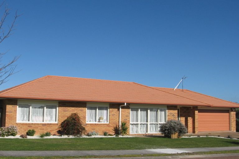 Photo of property in 6 Emmerdale Avenue, Papakura, 2110