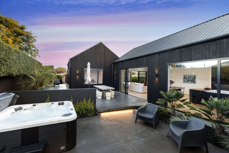 Photo of property in 184 Weston Road, St Albans, Christchurch, 8052