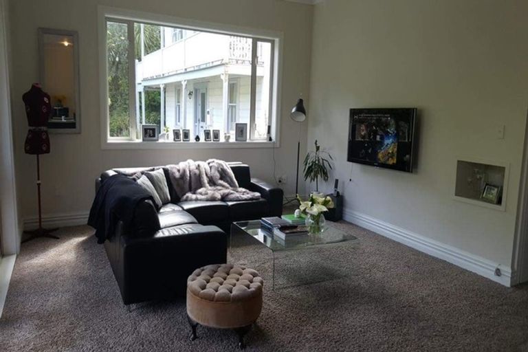 Photo of property in 26 Rangiora Avenue, Kaiwharawhara, Wellington, 6035