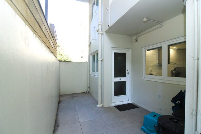 Photo of property in Rehutai Flats, 4/268 Oriental Parade, Oriental Bay, Wellington, 6011