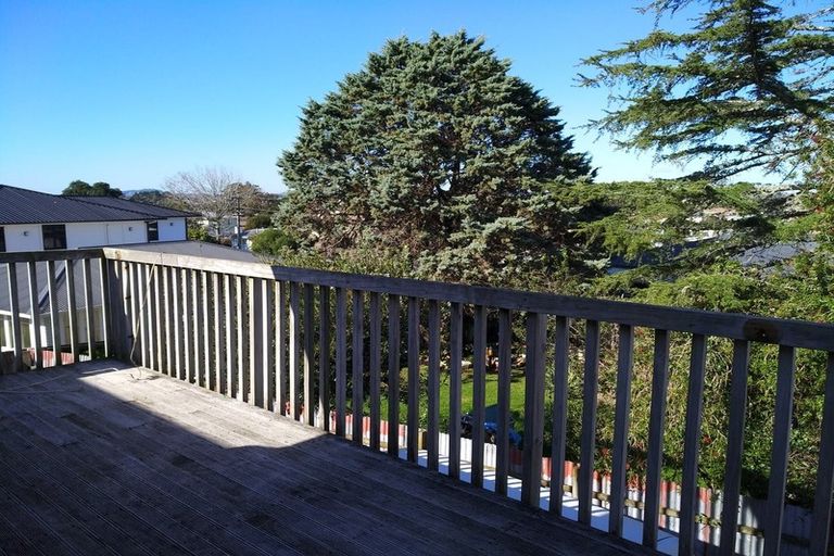 Photo of property in 20a Roberts Road, Te Atatu South, Auckland, 0610