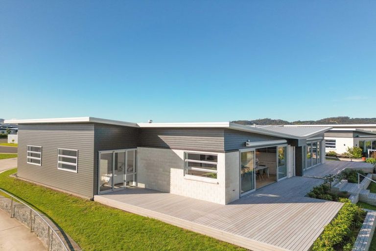 Photo of property in 16 Vanita Drive, Whitianga, 3510