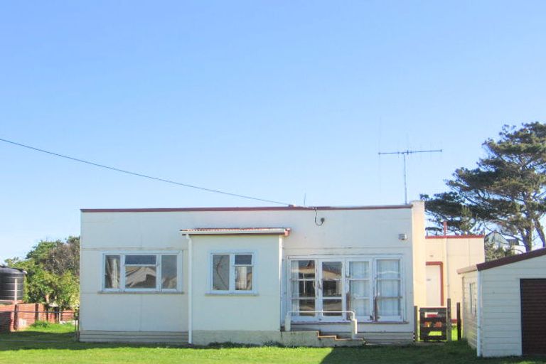 Photo of property in 11 Linklater Avenue, Foxton Beach, Foxton, 4815