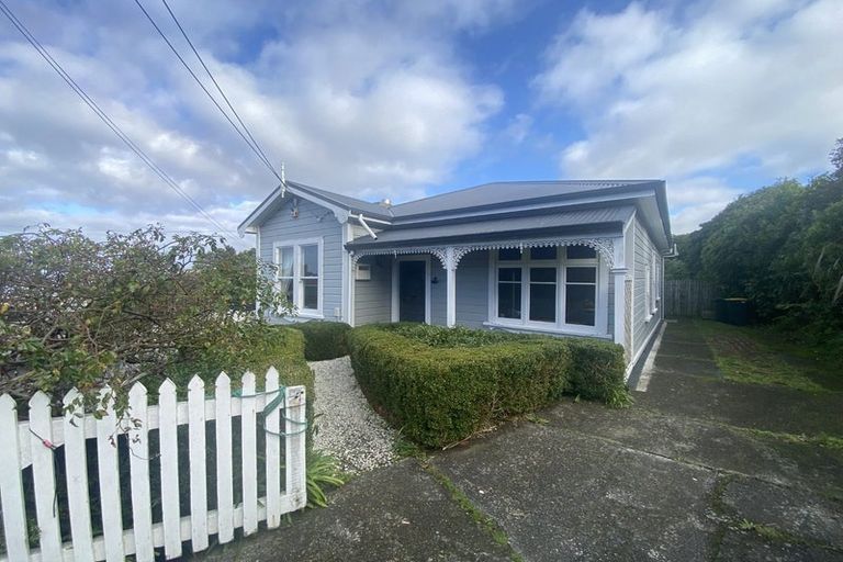 Photo of property in 1 Maungaraki Road, Korokoro, Lower Hutt, 5012