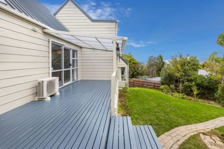 Photo of property in 2 Serenity Grove, Maoribank, Upper Hutt, 5018