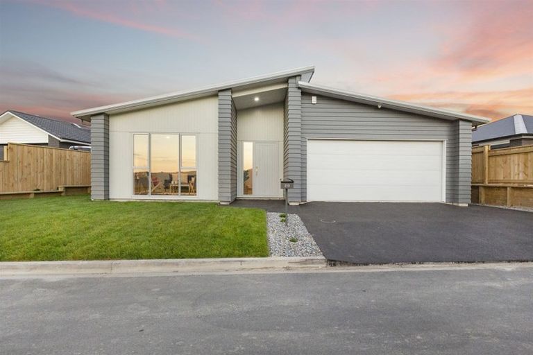 Photo of property in 20 Rotorua Grove, Aotea, Porirua, 5024