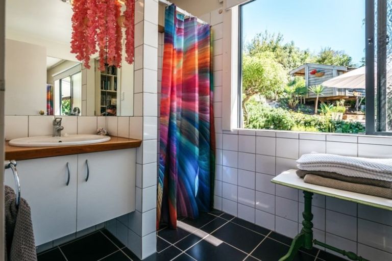 Photo of property in 40 Calais Terrace, Ostend, Waiheke Island, 1081