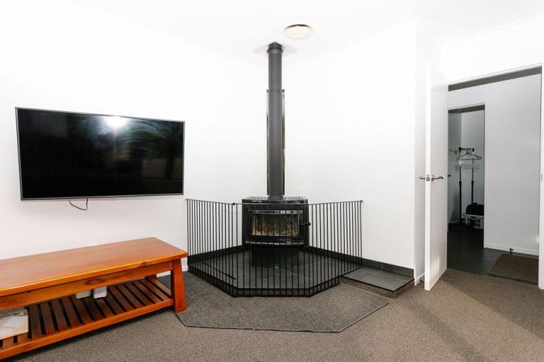 Photo of property in 77120a State Highway 2, Dannevirke, 4977