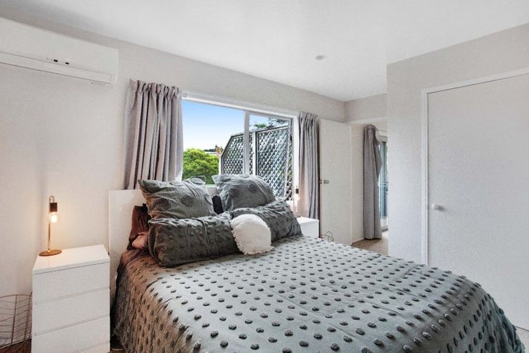 Photo of property in 2/11 Limmer Place, Browns Bay, Auckland, 0632