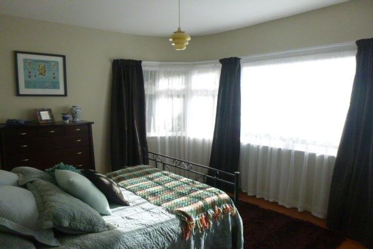 Photo of property in 11 Burma Road, Khandallah, Wellington, 6035