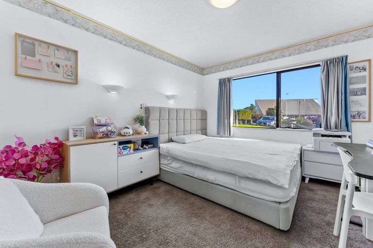 Photo of property in 1/13a Kitewao Street, Northcote, Auckland, 0627