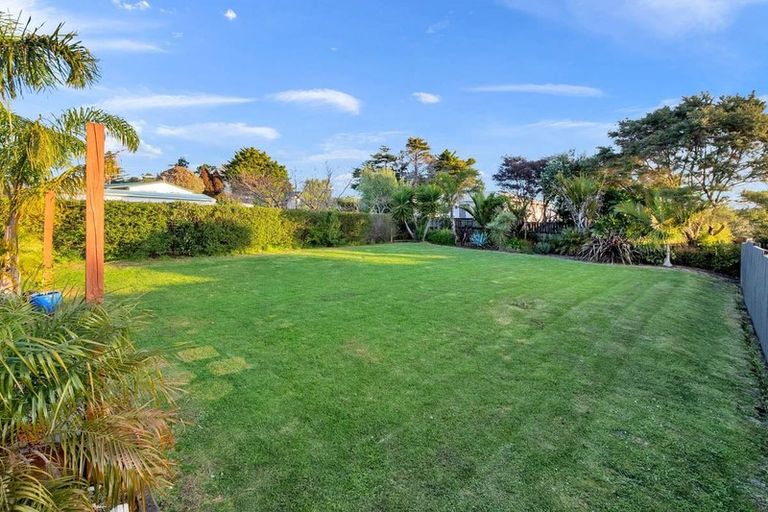 Photo of property in 12 Chilcott Road, Henderson, Auckland, 0612
