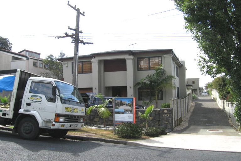 Photo of property in 60 Parr Terrace, Castor Bay, Auckland, 0620