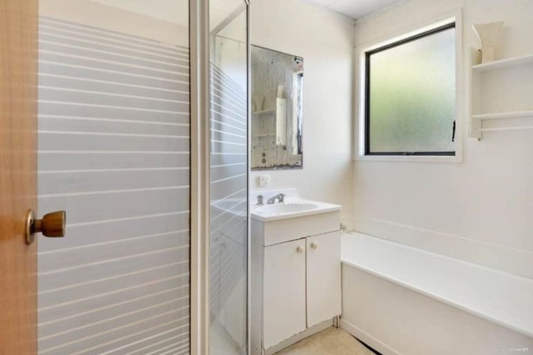 Photo of property in 139 Moire Road, West Harbour, Auckland, 0618