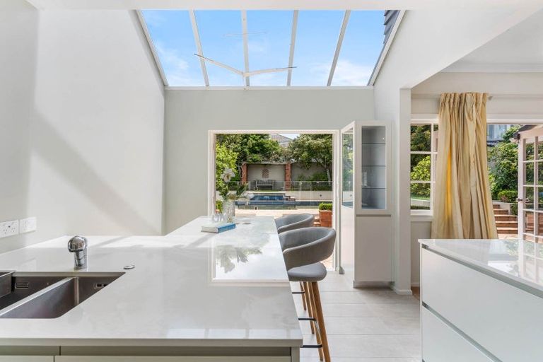 Photo of property in 206 Hurstmere Road, Takapuna, Auckland, 0622