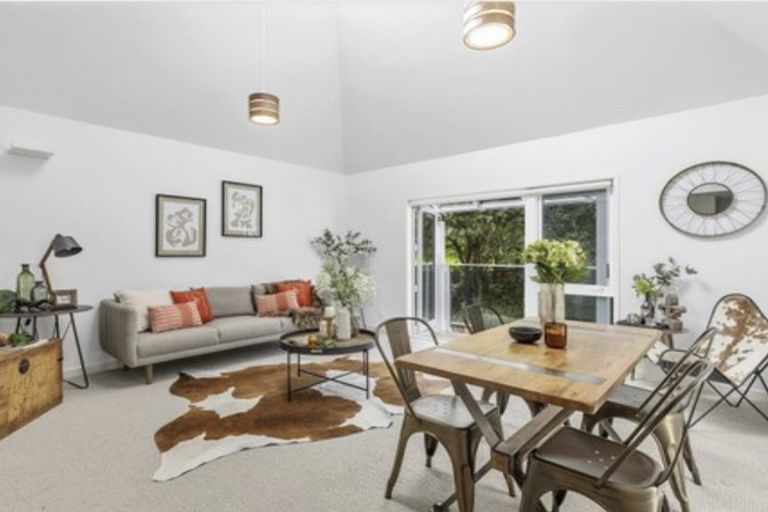 Photo of property in 16 Lawson Place, Mount Victoria, Wellington, 6011