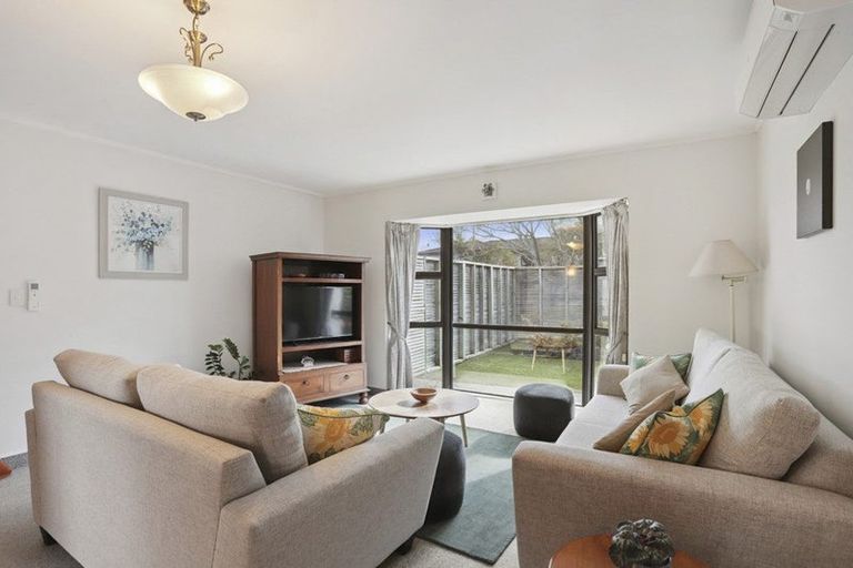 Photo of property in 2/9 Milwaukee Place, Glendene, Auckland, 0602