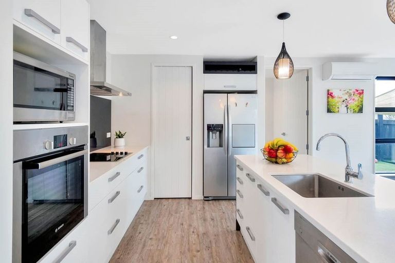 Photo of property in 6a Humphrey Kemp Avenue, Henderson, Auckland, 0612