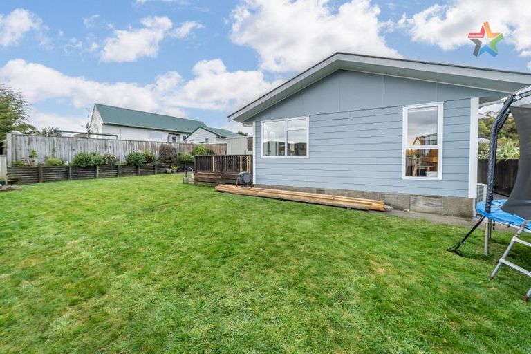 Photo of property in 18 Tarras Grove, Kelson, Lower Hutt, 5010