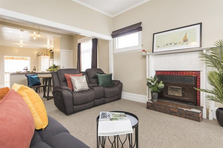 Photo of property in 28 Hair Street, Marton, 4710