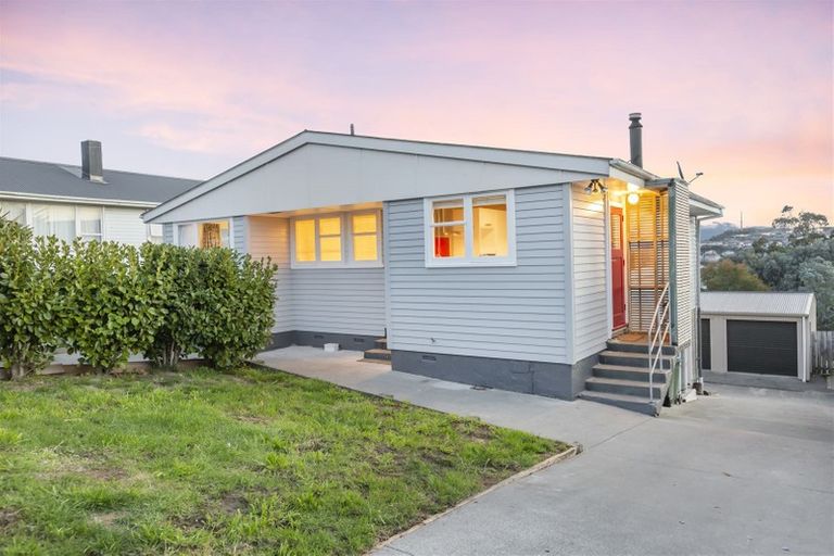 Photo of property in 16 Sasanof View, Ascot Park, Porirua, 5024