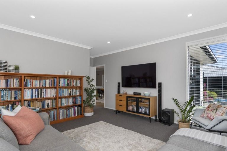 Photo of property in 15 Charlotte Drive, Omokoroa, 3114