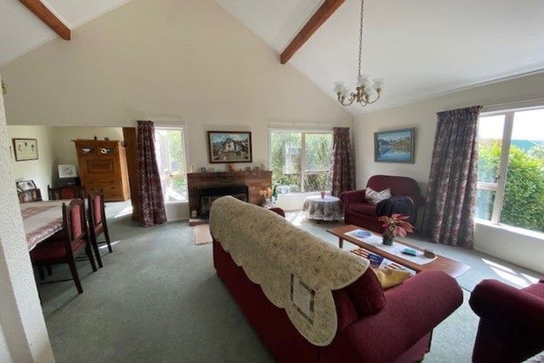 Photo of property in 8 Curacao Place, Grenada Village, Wellington, 6037