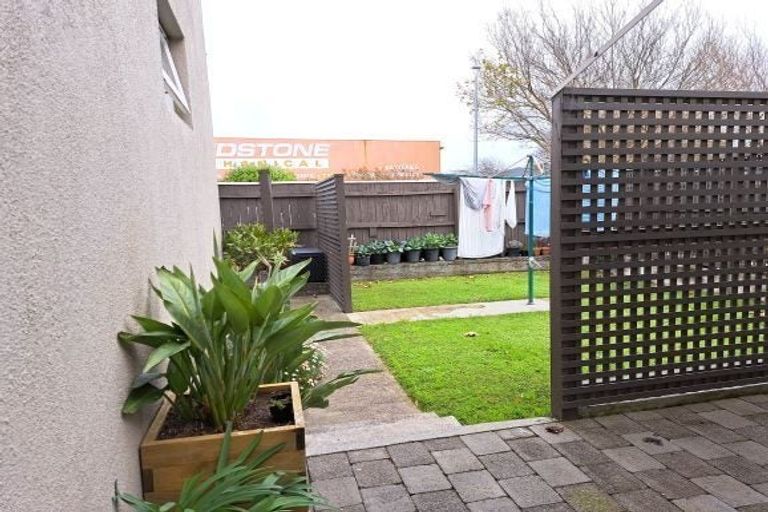 Photo of property in 1/33 Queen Street, Upper Hutt Central, Upper Hutt, 5018