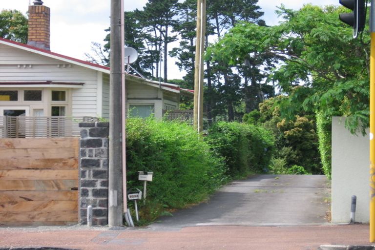 Photo of property in 1054a Great North Road, Point Chevalier, Auckland, 1022