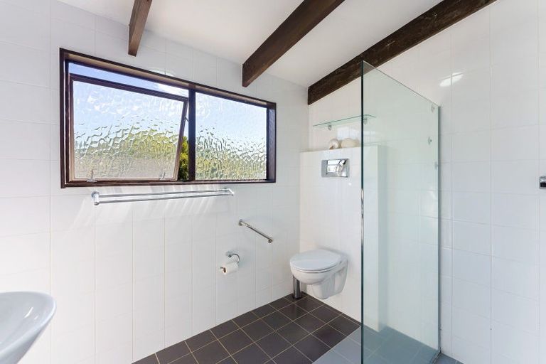 Photo of property in 203 Te Moana Road, Waikanae, 5036