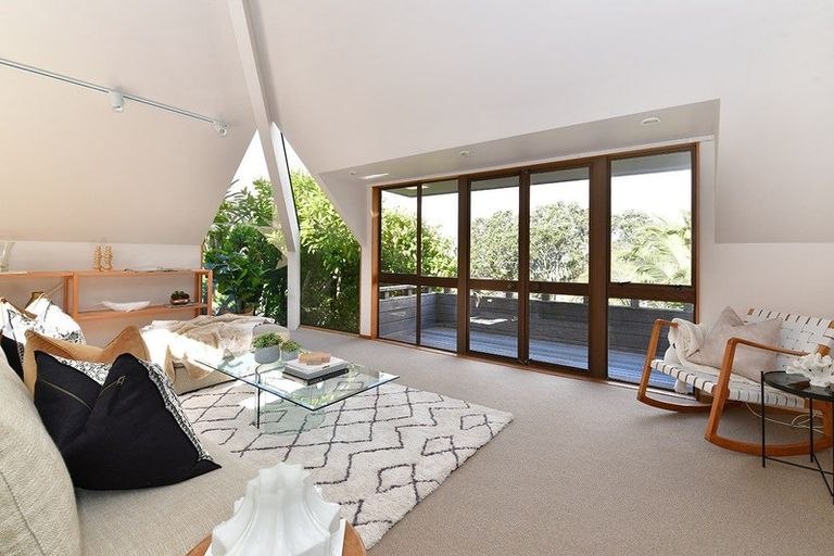 Photo of property in 8 View Road, Campbells Bay, Auckland, 0630