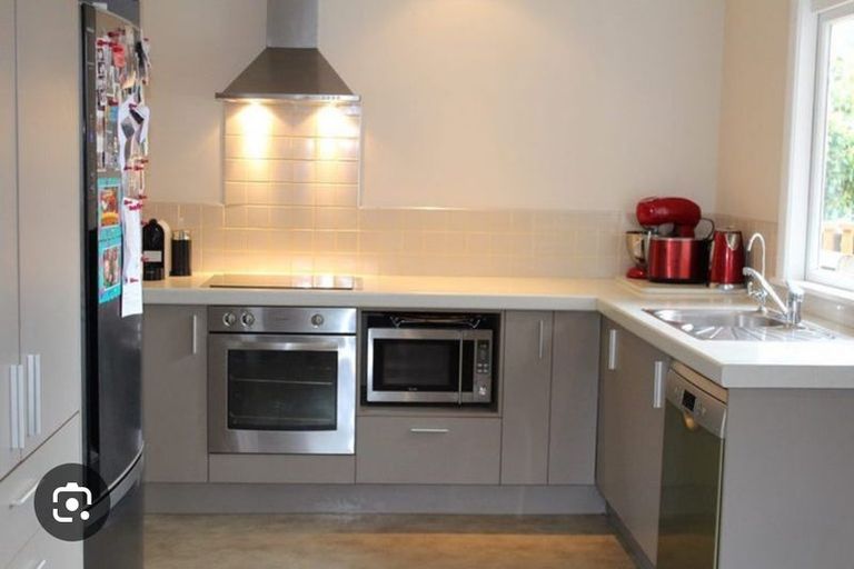 Photo of property in 21 Mexted Terrace, Tawa, Wellington, 5028