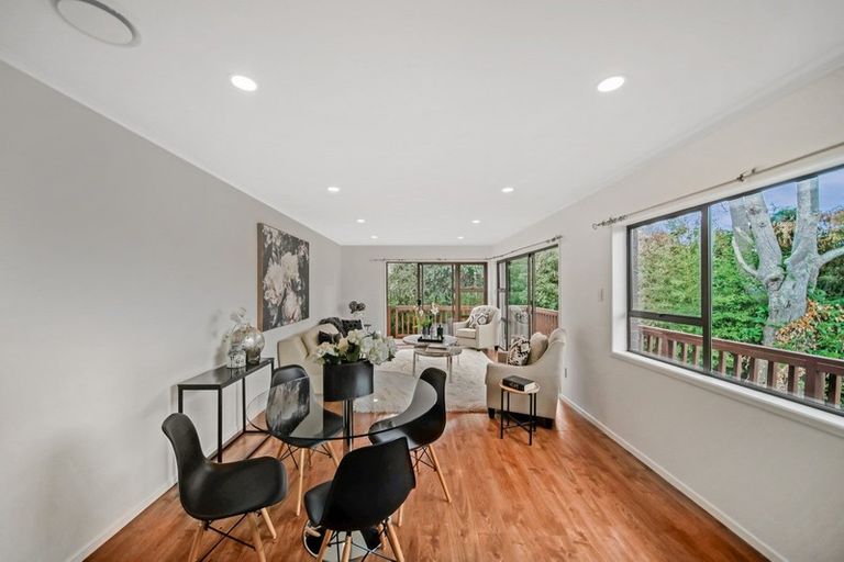 Photo of property in 230c Pakuranga Road, Pakuranga Heights, Auckland, 2010