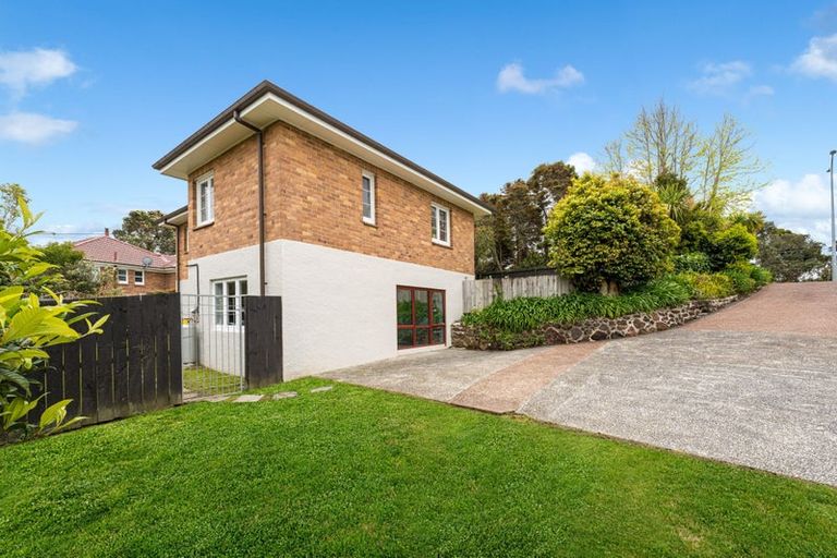 Photo of property in 227 Titirangi Road, Titirangi, Auckland, 0604