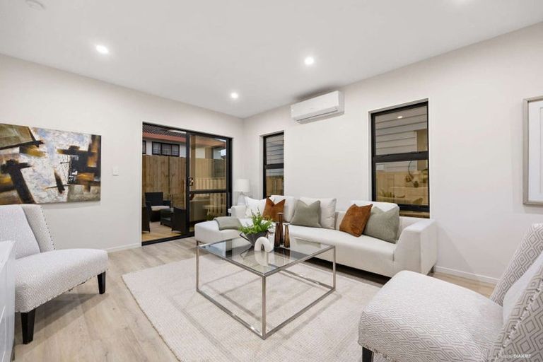 Photo of property in 152b Botany Road, Botany Downs, Auckland, 2010