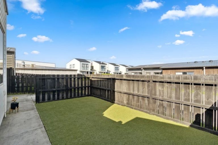 Photo of property in 4 Swamp Kauri Grove, Papakura, 2110