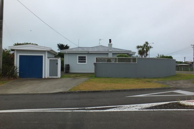 Photo of property in 4 Taylor Street, Foxton Beach, Foxton, 4815