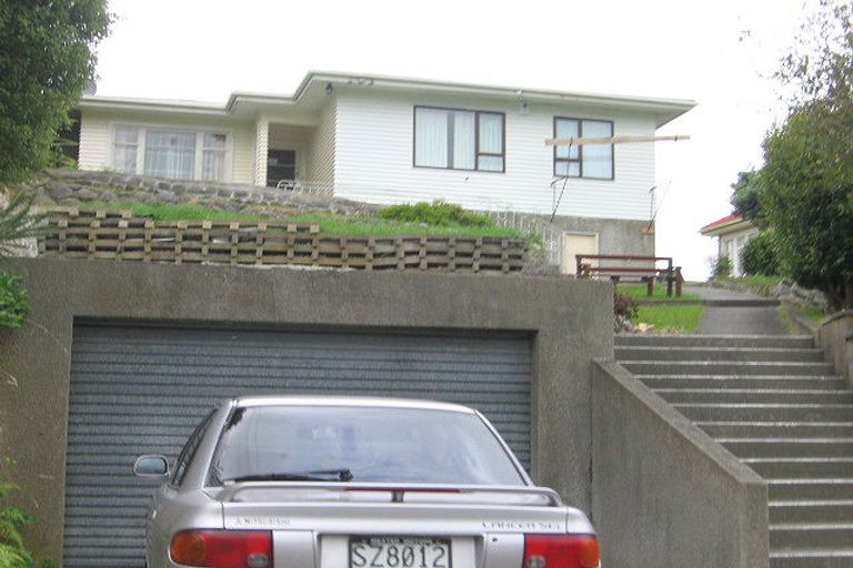Photo of property in 25 Kiwi Crescent, Tawa, Wellington, 5028